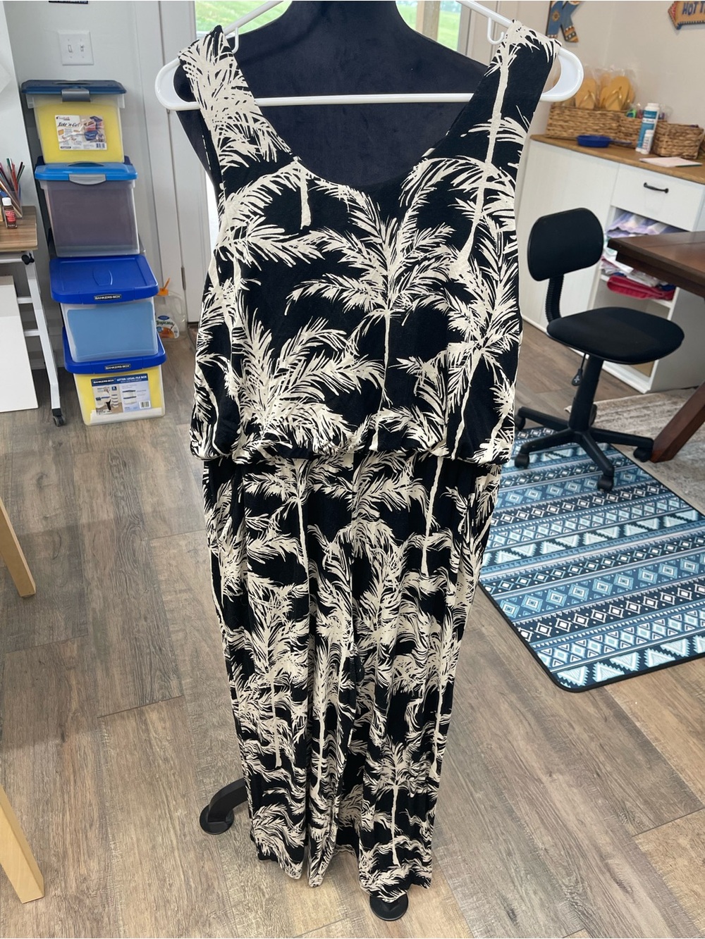 Belle by Kim Gravel Black & Cream Palm-Print Sleeveless Jumpsuit